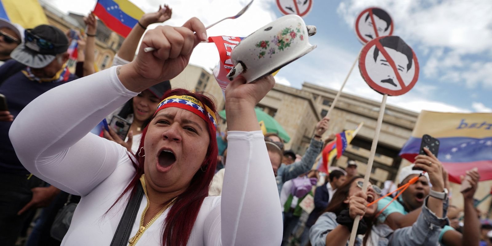 Maduro e opositores celebram manifestações de rua na Venezuela