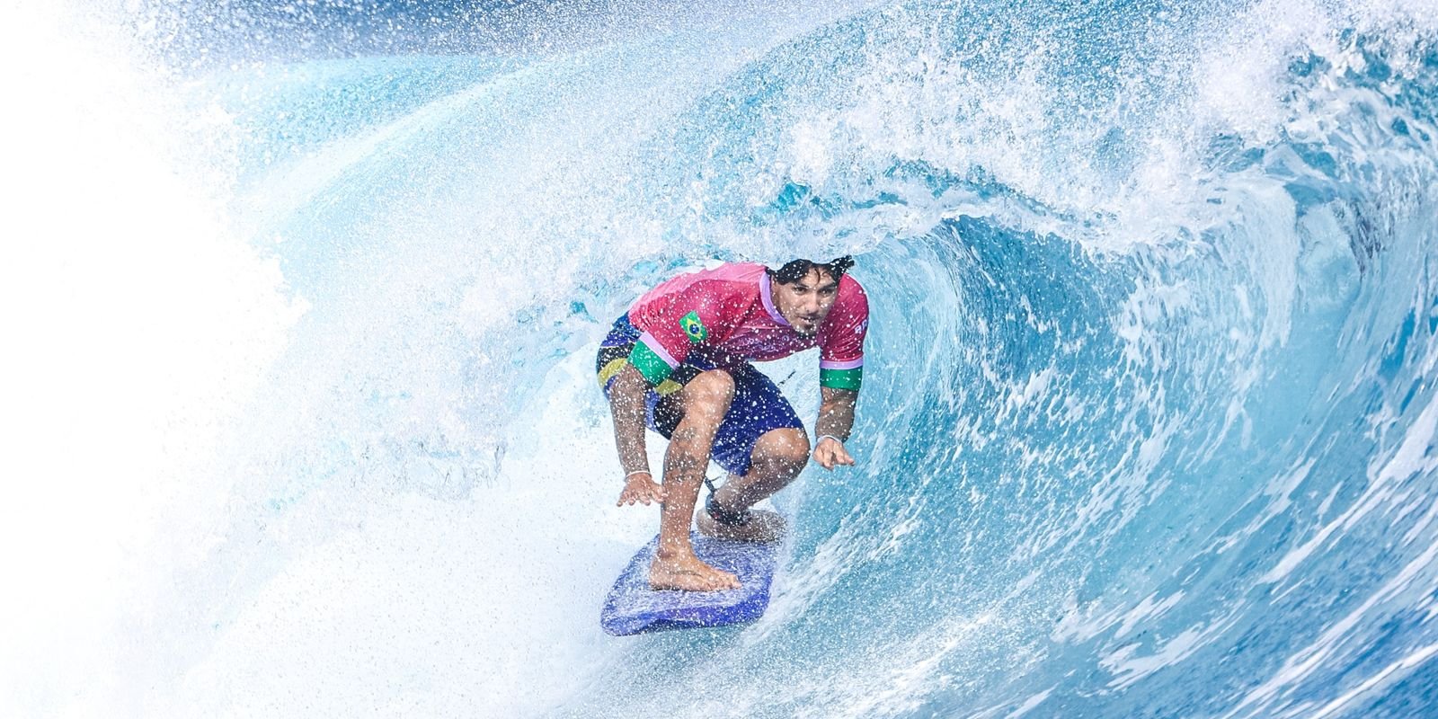 Medina supera Chumbinho e está nas semifinais do surfe