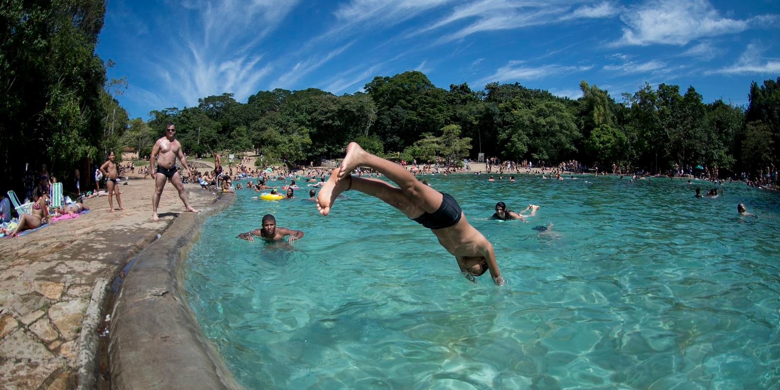 Piscina de água mineral reabre a público de Brasília nesta terça-feira