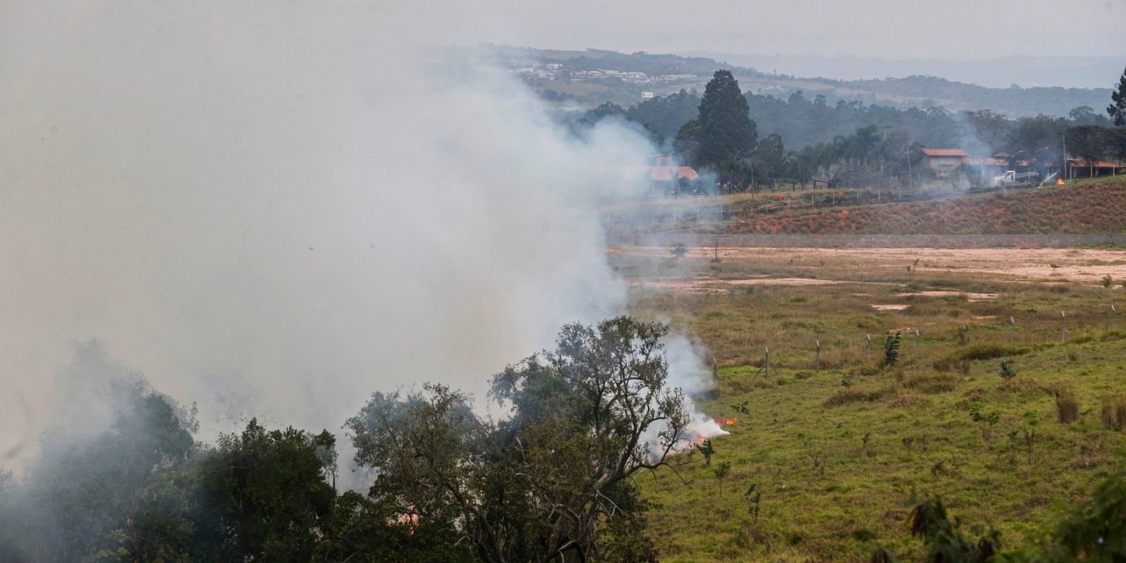 Trabalhador e brigadista morrem em incêndios em São Paulo
