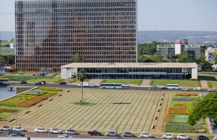 Confira o que abre e o que fecha no Dia do Servidor Público