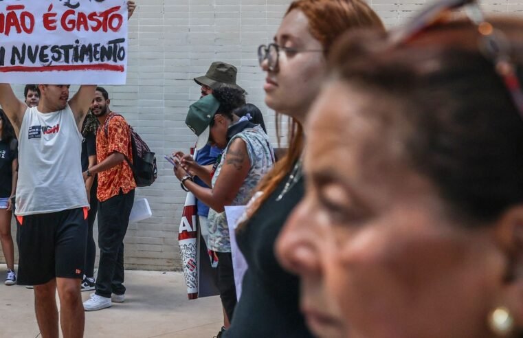 Servidores públicos defendem melhores salários e condições de trabalho