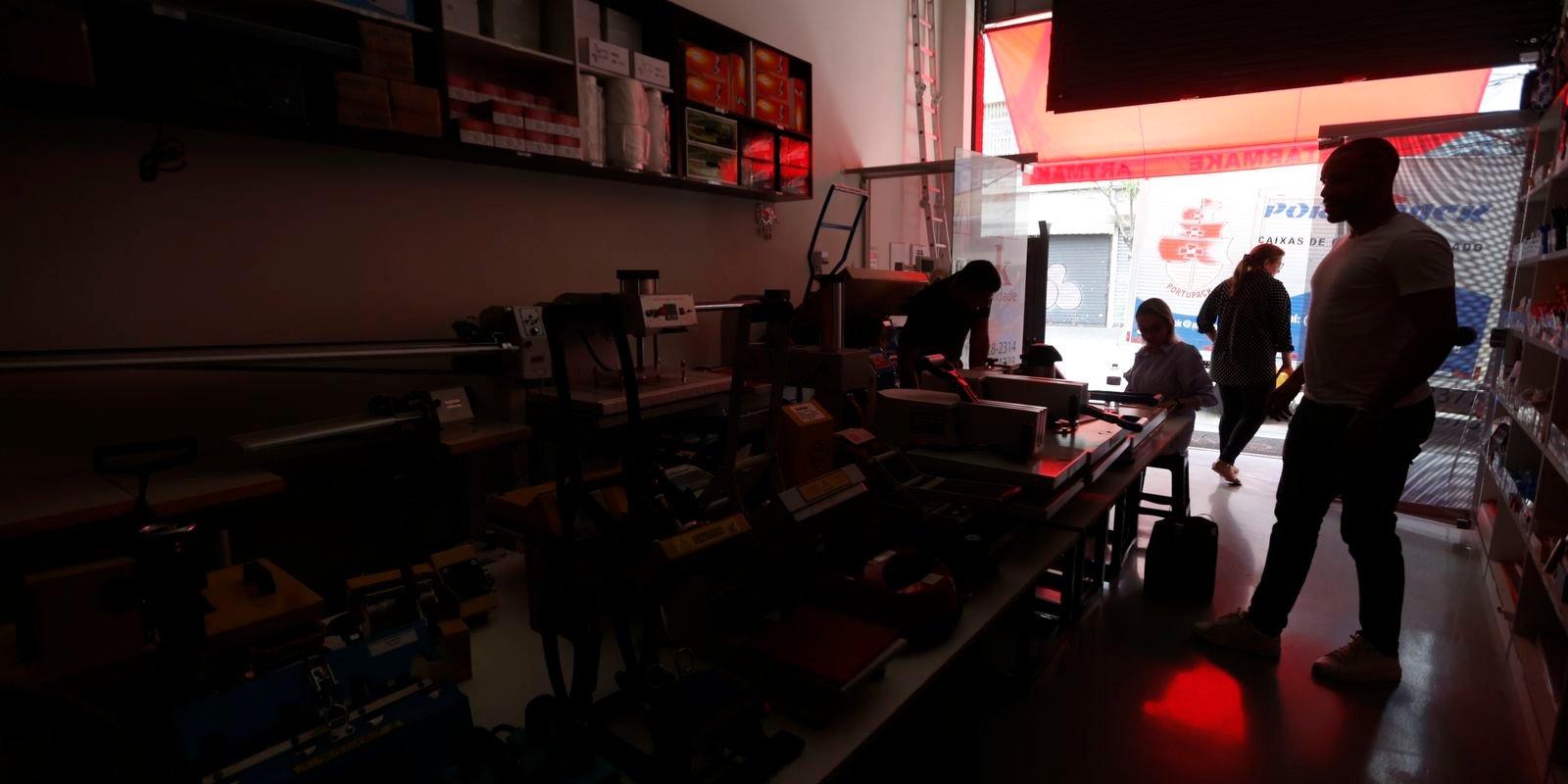 Após chuva, mais de 22 mil pessoas estão sem energia elétrica em SP