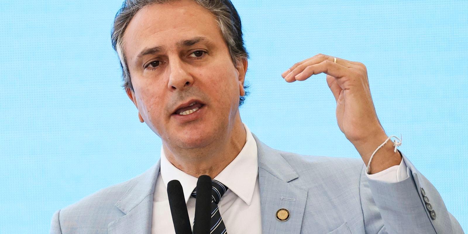 Ministro diz que Pé-de-Meia impulsionou as inscrições no Enem