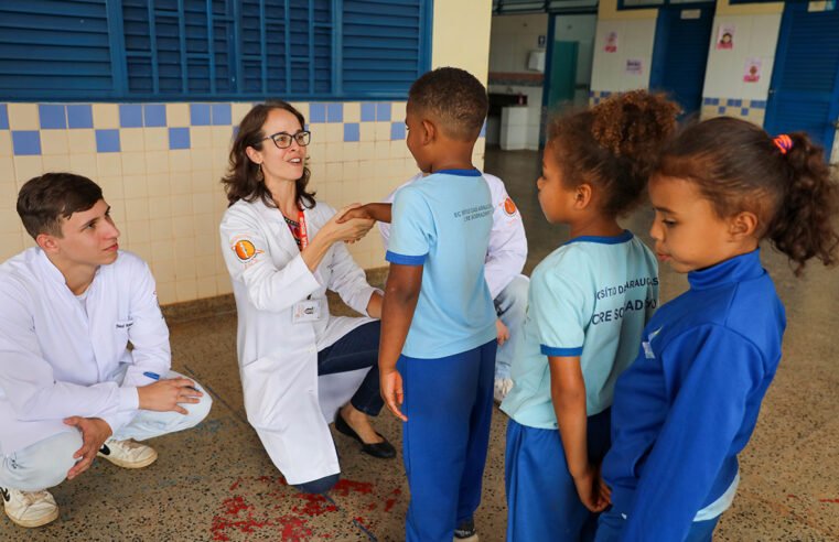 Alunos de medicina levam ações de higiene pessoal para estudantes da zona rural de Sobradinho