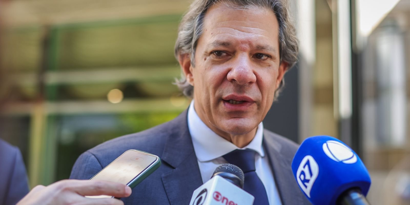 Haddad anuncia isenção de IR para quem ganha até R$ 5 mil