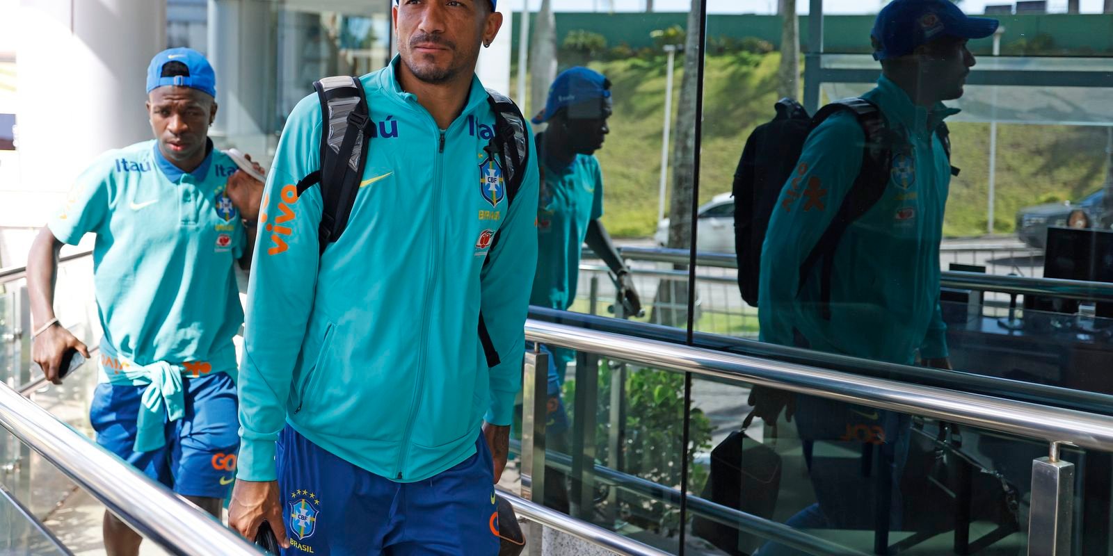 Seleção desembarca em Salvador para jogo contra o Uruguai