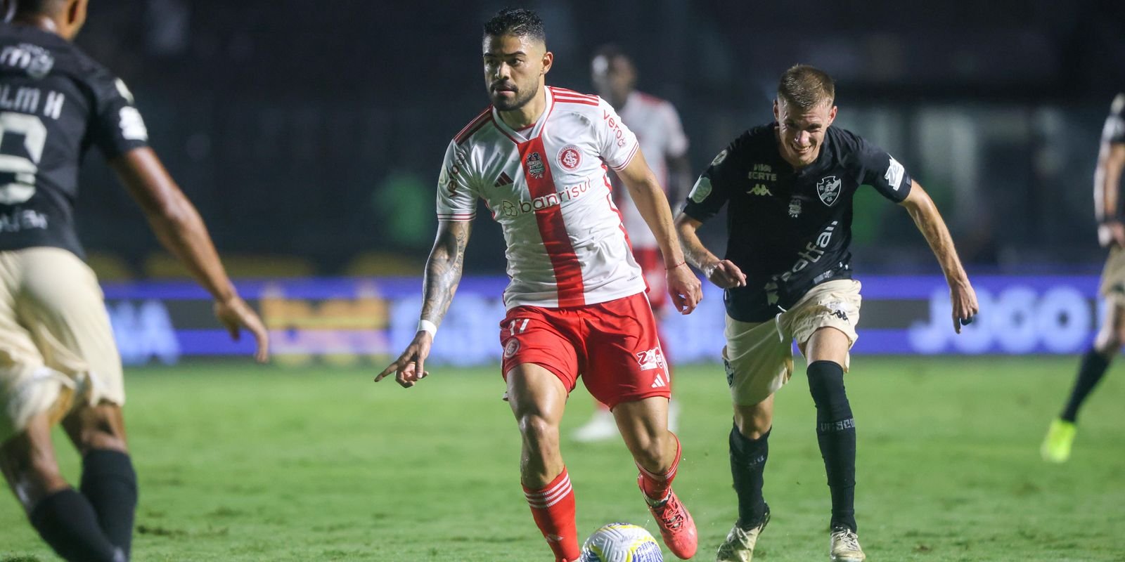 Inter supera Vasco em luta por vaga direta para a Libertadores