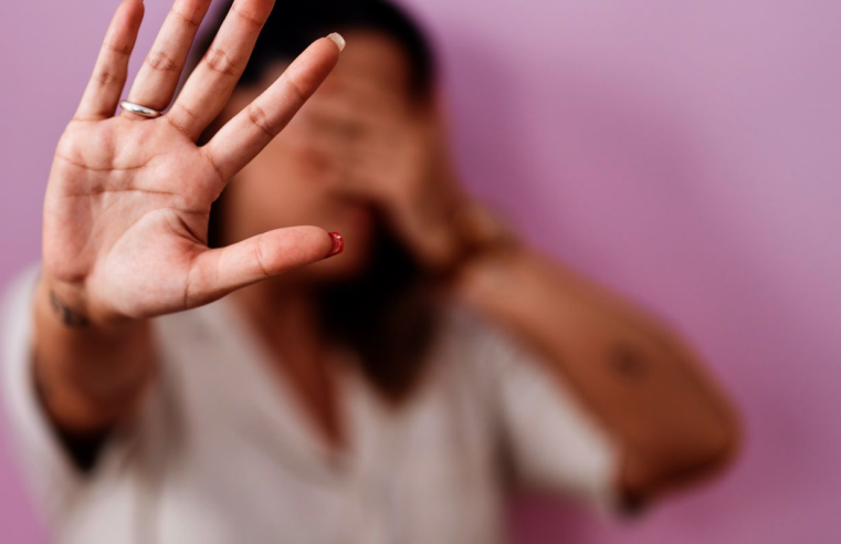 Violência contra mulher negra: maioria dos casos começa na juventude