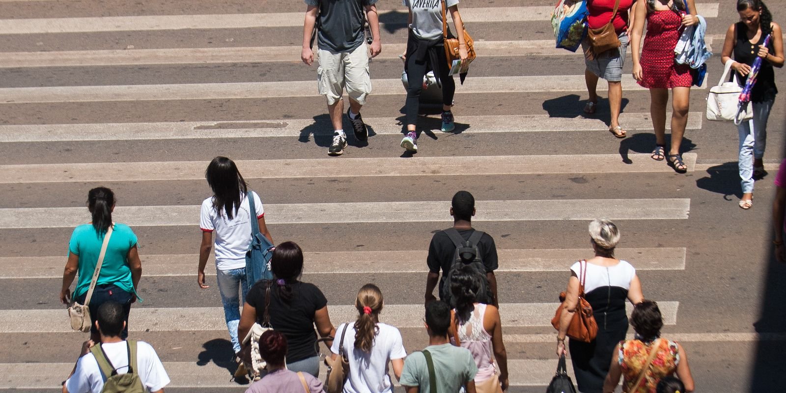 Expectativa de vida ao nascer no Brasil sobe para 76,4 anos em 2023