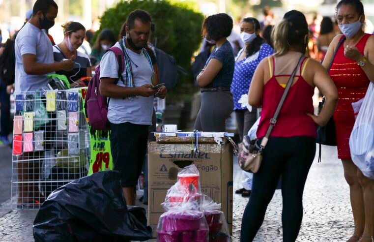 Brasileiros relatam menor renda e insegurança alimentar após pandemia
