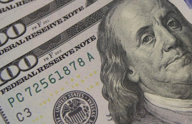 Dólar sobe para R$ 6,08 após iniciar dia em queda