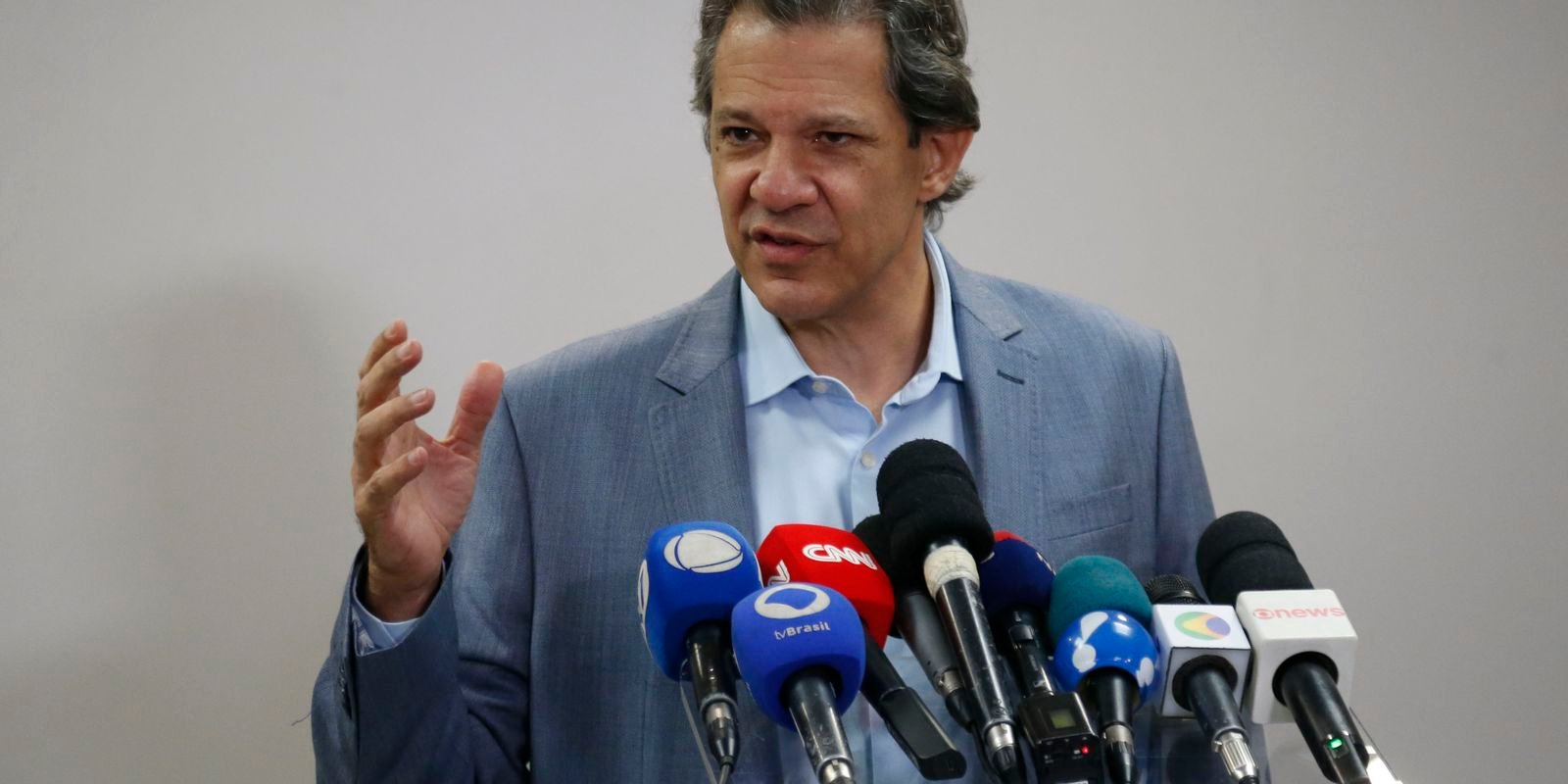 Haddad diz que câmbio é flutuante e dólar vai se acomodar