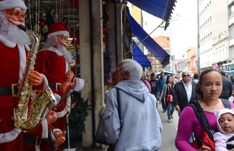Mais paulistanos pretendem dar presentes neste Natal, diz FecomercioSP