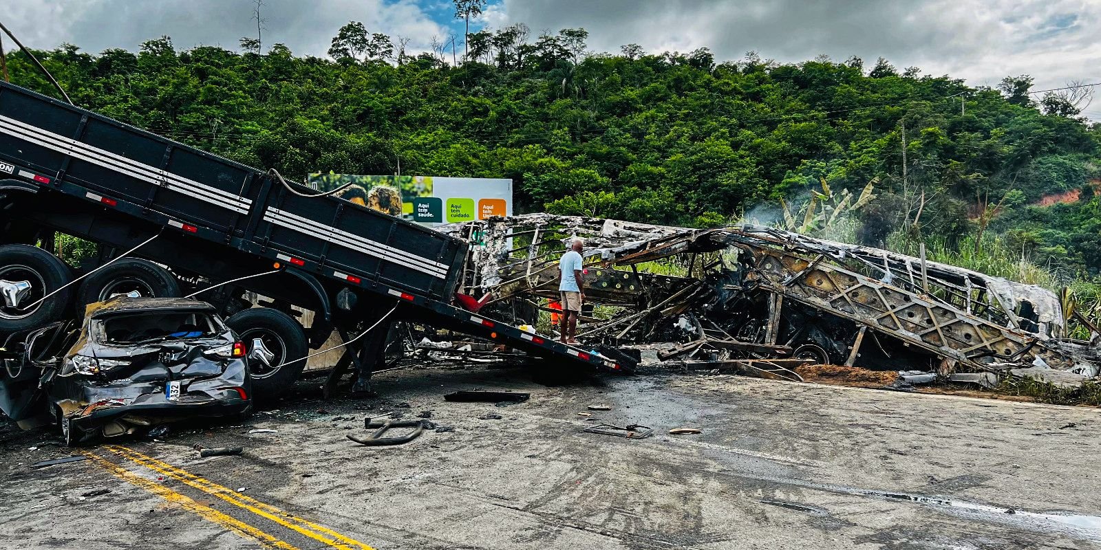 Acidente em rodovia deixa 22 mortos em Minas Gerais