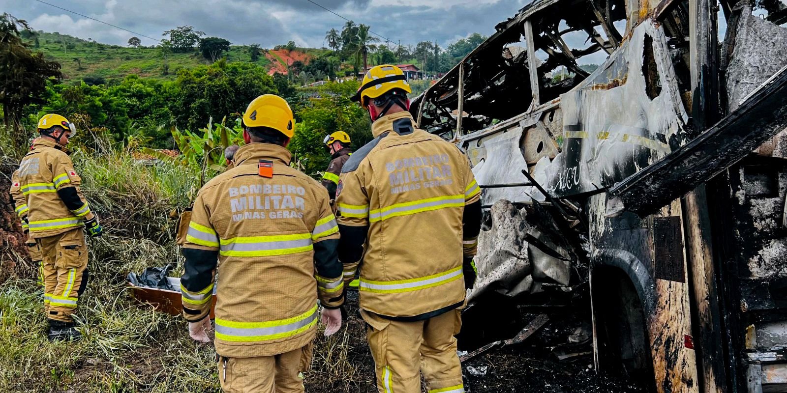 Polícia Civil de MG já identificou 16 vítimas de acidente na BR-116