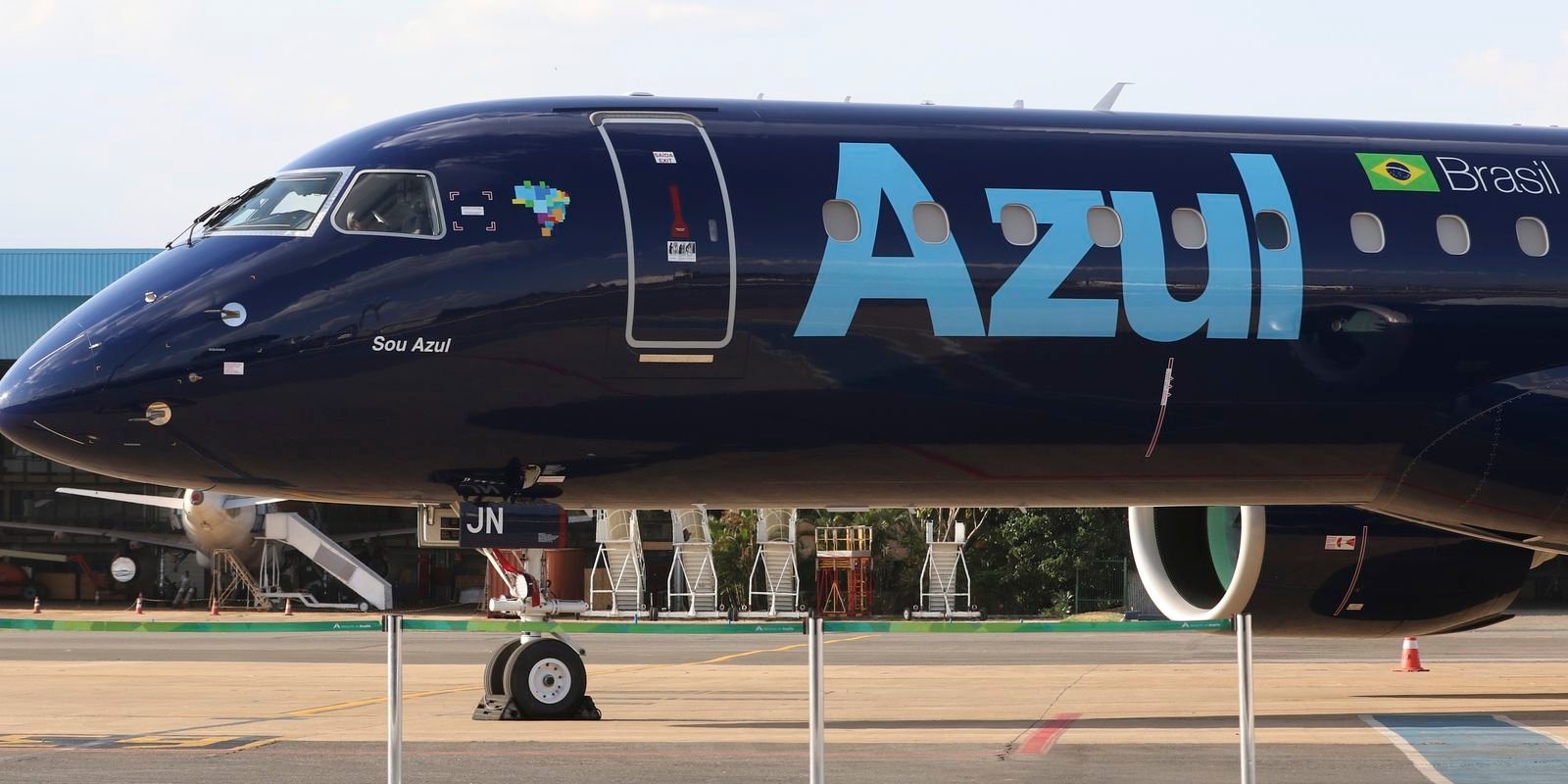 Azul suspende operação em 12 cidades brasileiras