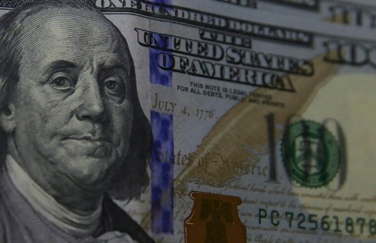 Dólar cai para R$ 5,94 e fecha no menor nível desde fim de novembro