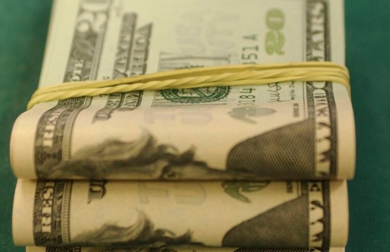 Dólar sobe para R$ 6,10 após dados sobre emprego nos Estados Unidos