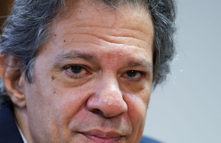 Haddad suspende férias para discutir Orçamento com Lula