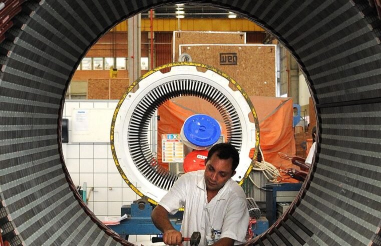 Receita da indústria de máquinas e equipamentos tem queda de 8,6%