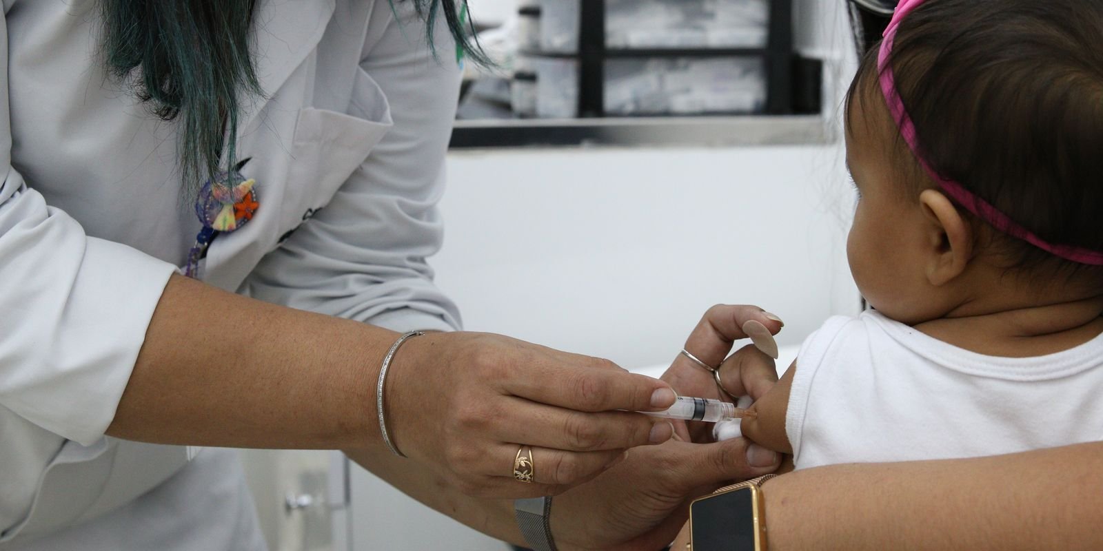 Sem gotinha, entenda como fica novo esquema vacinal contra a pólio