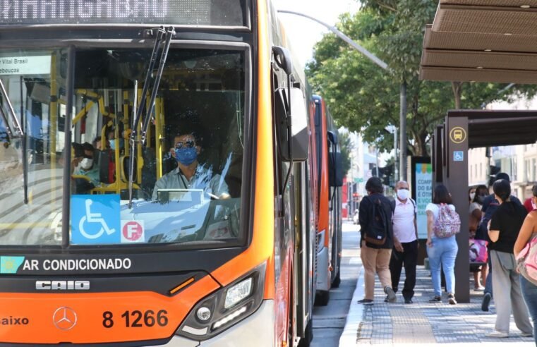 Setor de serviços recua 0,9% em novembro, influenciado por transporte