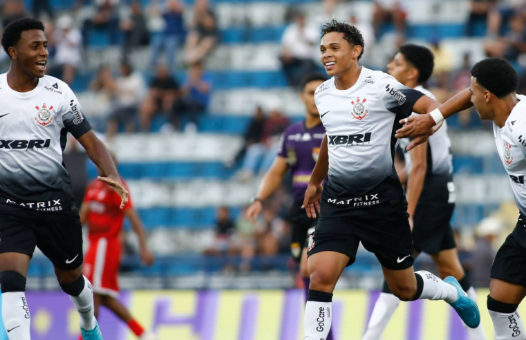 Em busca de 12º título da Copinha, Corinthians bate o Rio Branco