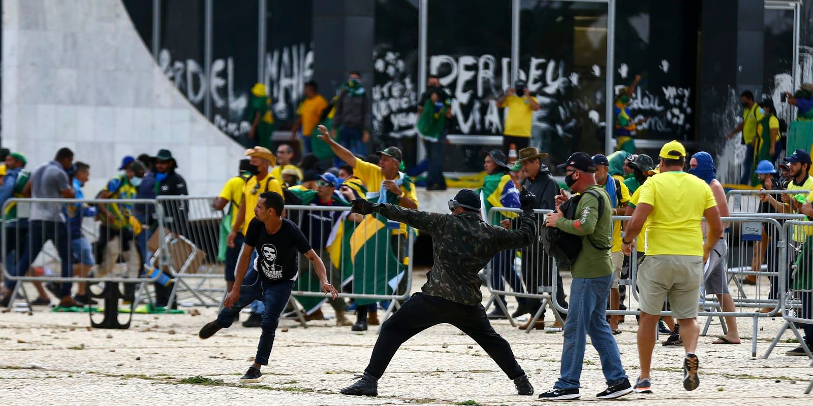 Para psicanalistas, ataque do 8/1 foi movido por revolução imaginária