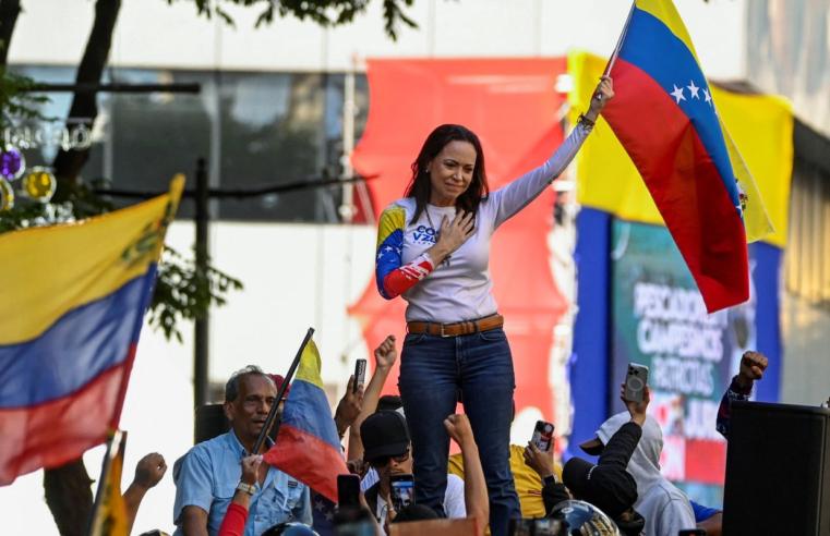 Notícia da prisão de Corina, logo desmentida, tensiona posse de Maduro