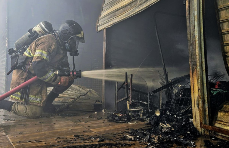 Após incêndio na Uruguaiana, Paes promete reformas e ajuda a lojistas
