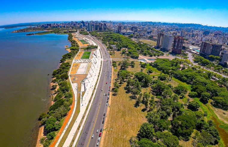 Chuvas paralisam circulação de ônibus e trens em Porto Alegre