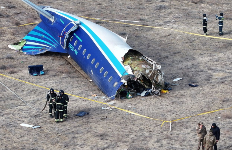 Brasileiros analisam caixas-pretas de avião que caiu no Cazaquistão