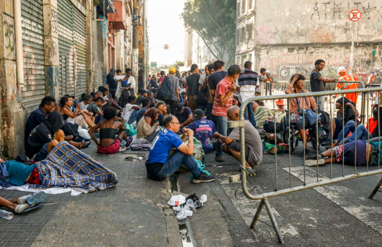SP: muro construído pela prefeitura confina pessoas na Cracolândia