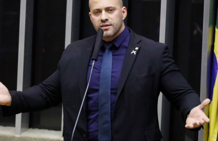 Defesa de Daniel Silveira pede esclarecimentos para devolver arma