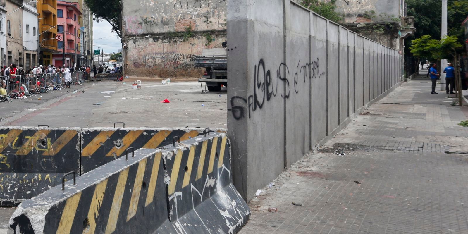 Termina nesta sexta prazo para prefeito explicar muro na Cracolândia