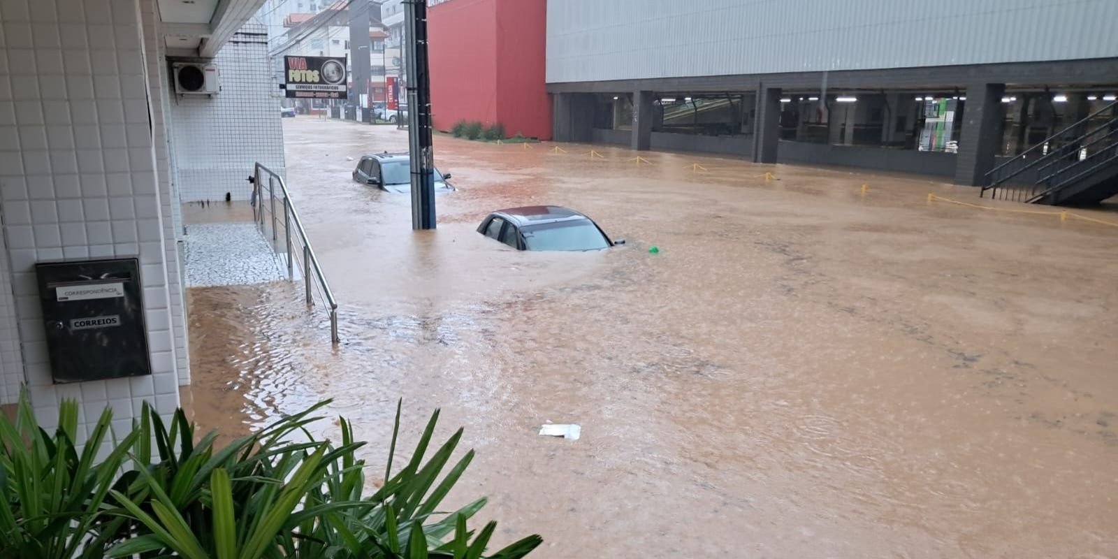 Chuva diminui em Santa Catarina, mas chegada de frente fria preocupa