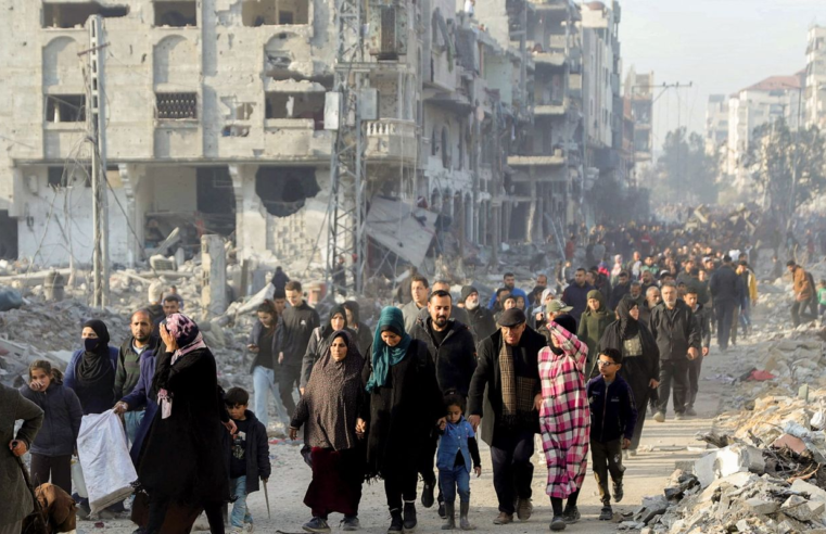 Palestinos começam a retornar para uma Gaza devastada
