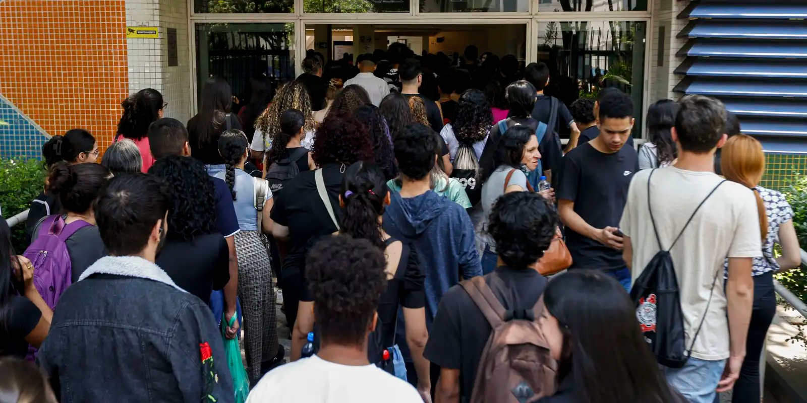 TCU suspende R$ 6 bilhões do Pé de Meia; MEC nega irregularidades