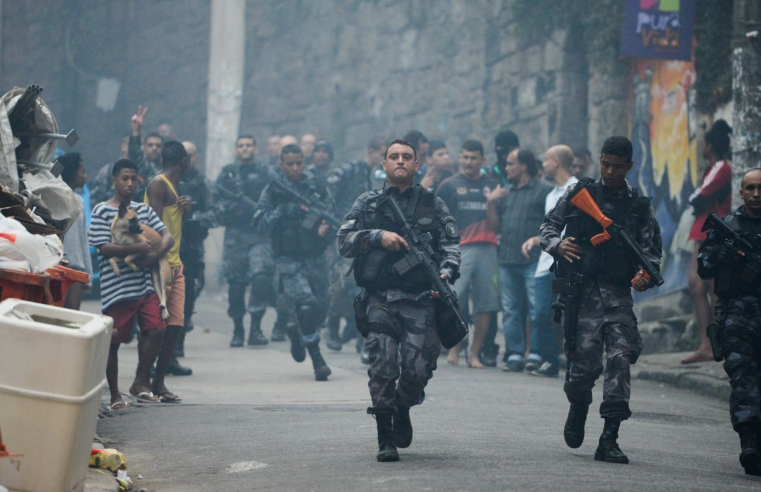 PM do Rio combate crimes no Alemão e no Complexo da Penha