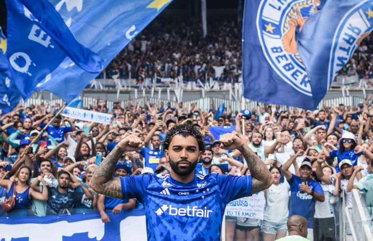 Gabigol é apresentado pelo Cruzeiro em um Mineirão lotado