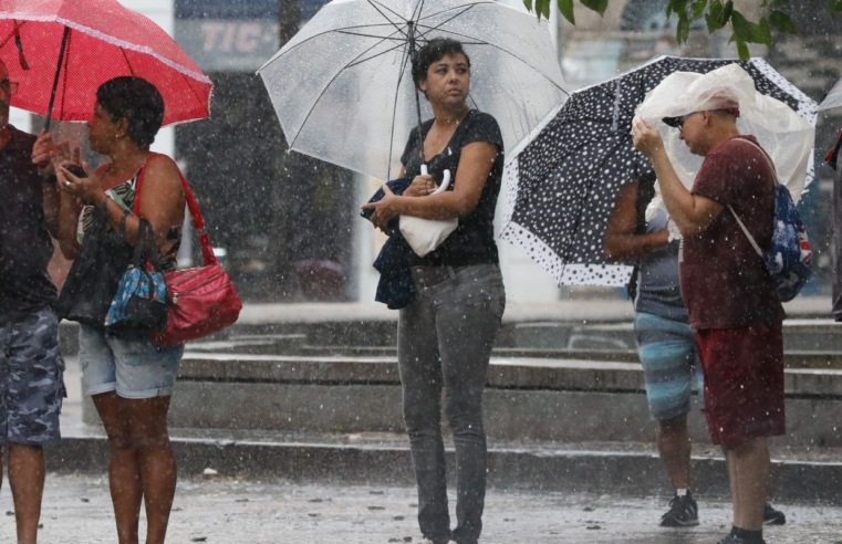 Inmet faz alerta para chuvas intensas em grande parte do país