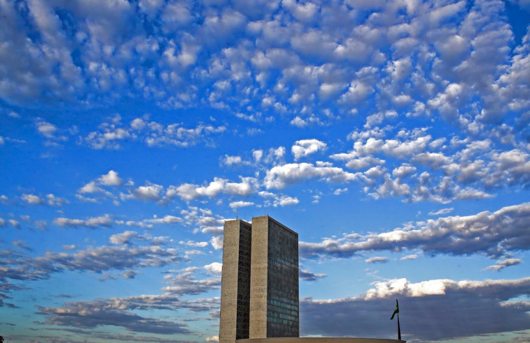 Deputados e senadores elegem presidentes e mesas diretoras no sábado