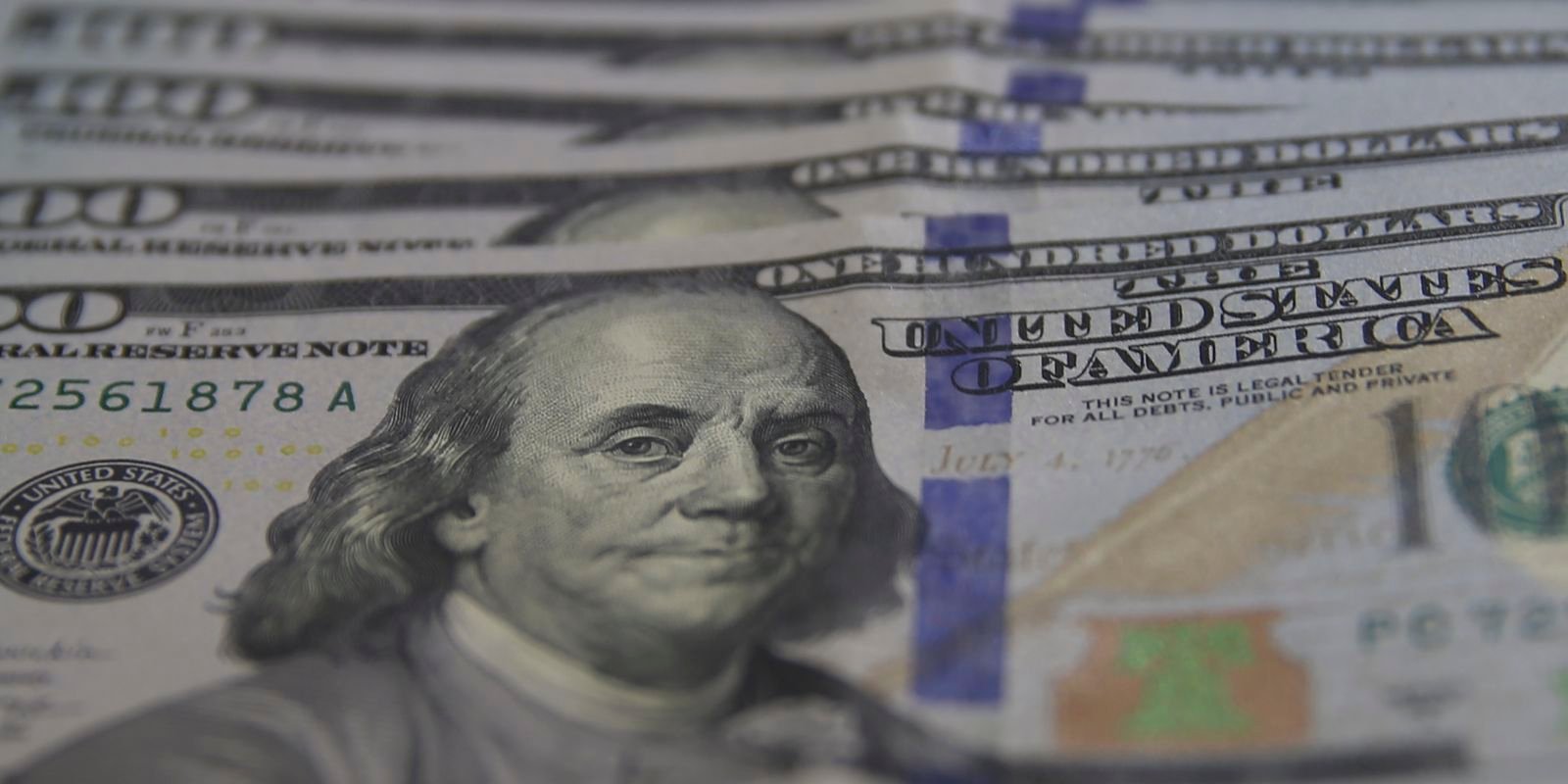 Dólar cai a R$ 5,77 e tem maior sequência de quedas desde o Plano Real