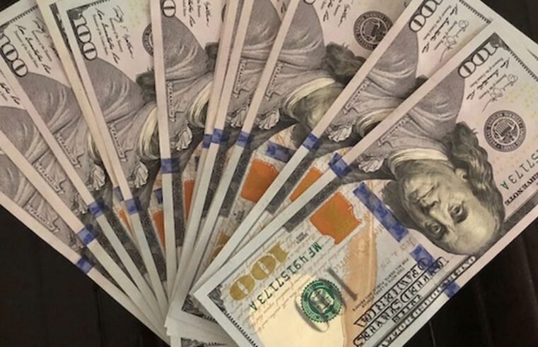 Dólar encosta em R$ 5,80 após novas ameaças de Trump