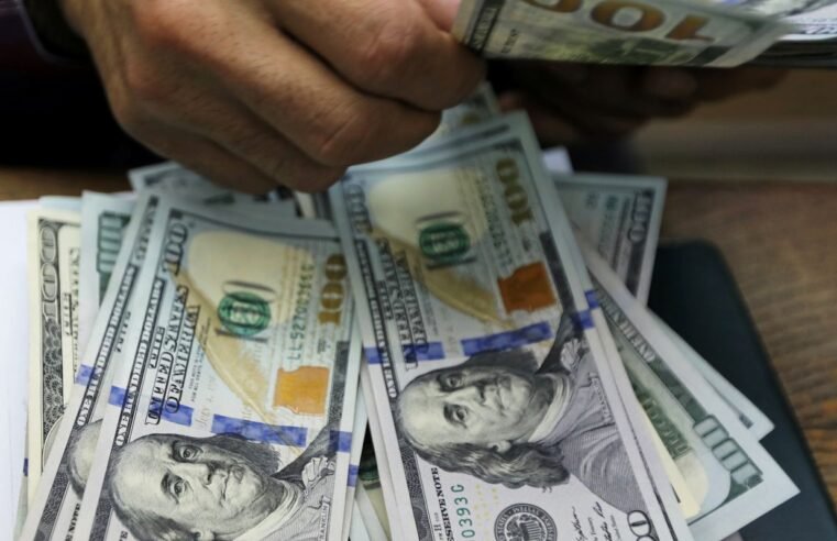 Dólar sobe para R$ 5,73 com novo coronavírus na China