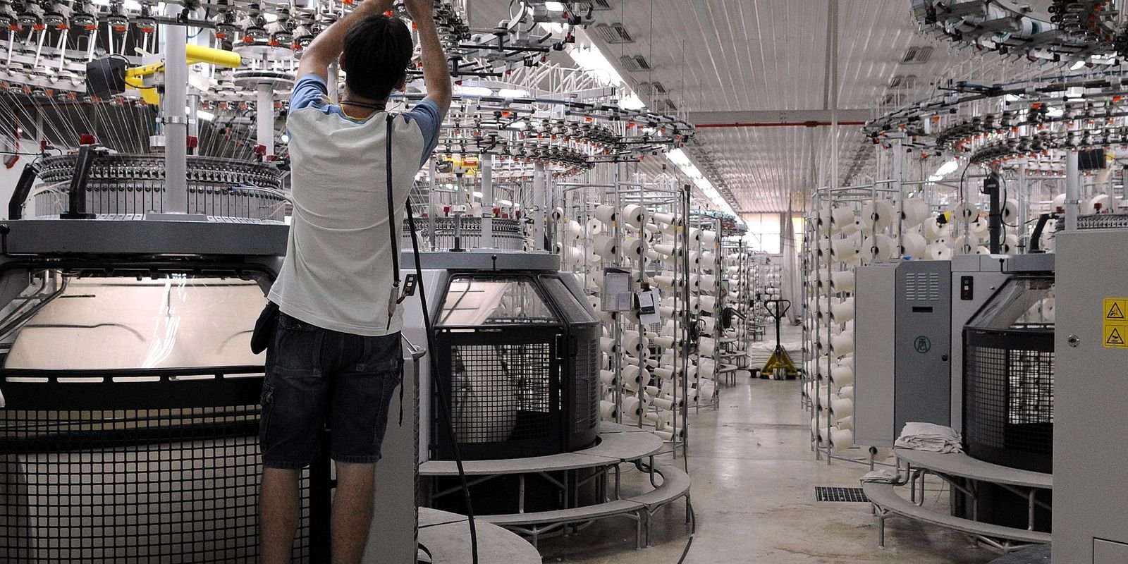 Produção industrial fecha ano com alta em 17 dos 18 locais pesquisados