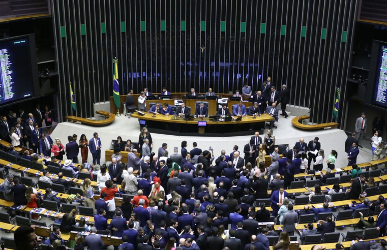 Candidatos à presidencia da Câmara discursam em plenário