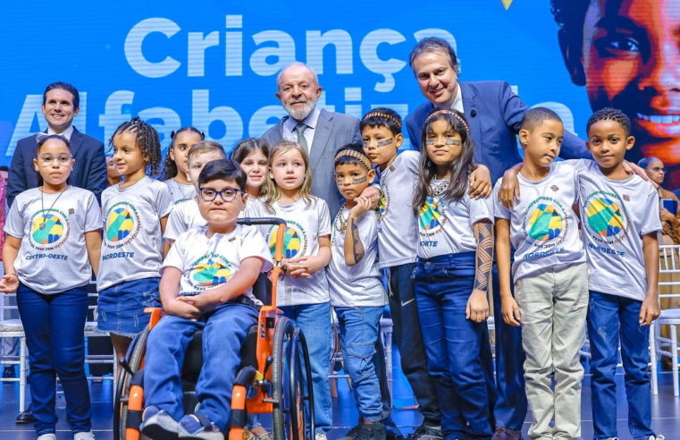 Lula diz que Brasil pode alfabetizar 80% das crianças até 2030