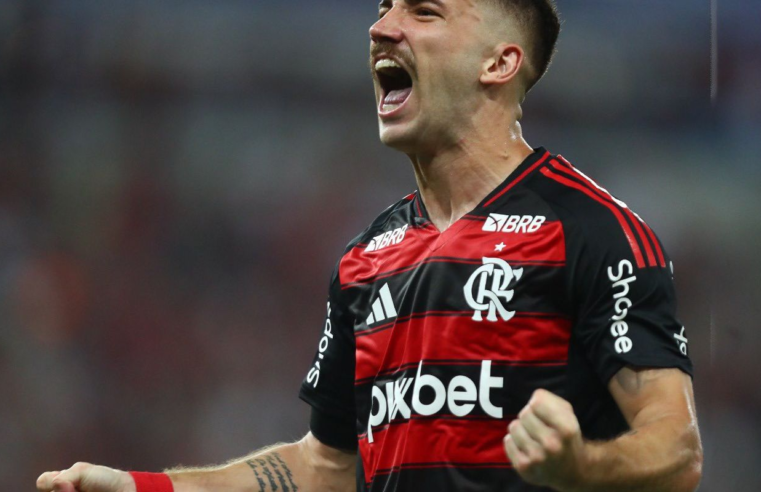 Flamengo derrota Botafogo e assume liderança do Carioca